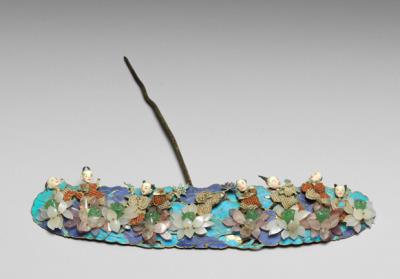 图片[2]-Gilt copper hairpin decorated with motif of children at play with kingfisher-feather, glass ,stone, and seed pearl inlays.-China Archive